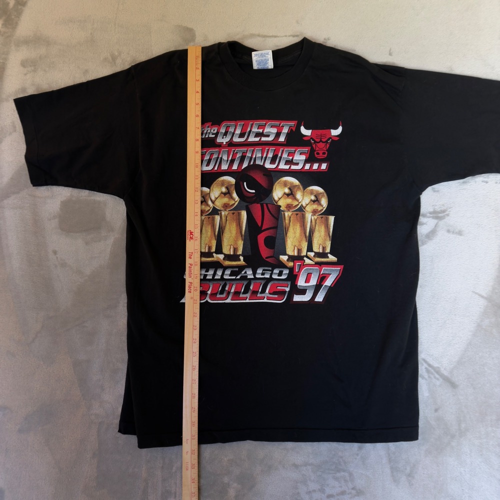 Vintage 1997 Chicago Bulls Quest Continues NBA Preseason Tour T-Shirt Pro Player - Picture 10 of 11